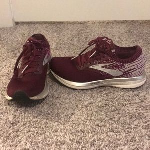 Brooks Ricochet running sneaker 7.5